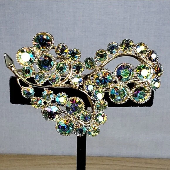 Vintage 1950's Aurora Borealis Iridescent Blues, Greens, Purples Crystal Brooch - Picture 4 of 16